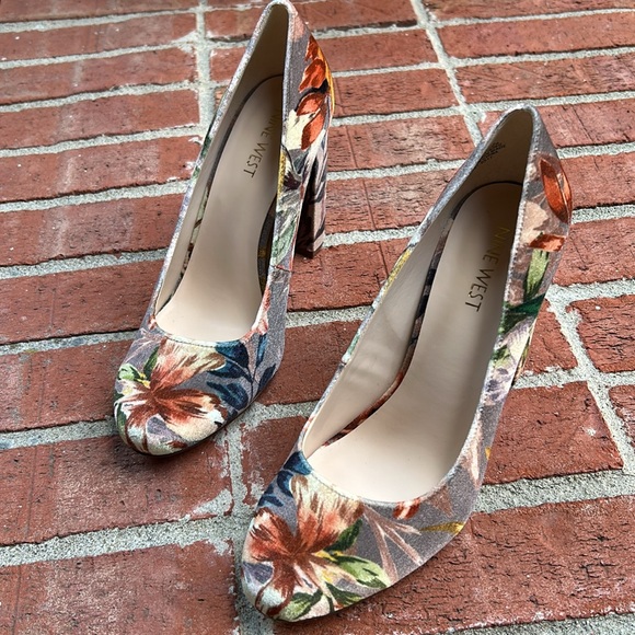 NINE WEST Exotic Gray Floral Faux Suede Textile Block Heel Pumps - Picture 4 of 11